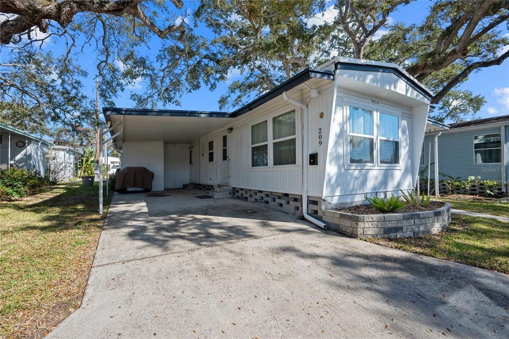 585 SKY HARBOR DRIVE 209, Clearwater, FL 33759