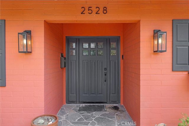 2528 N Orchard Drive, Burbank, CA 91504