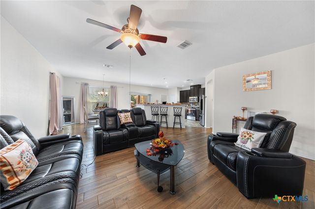 1070 Lonesome Oak Drive, Temple, TX 76502