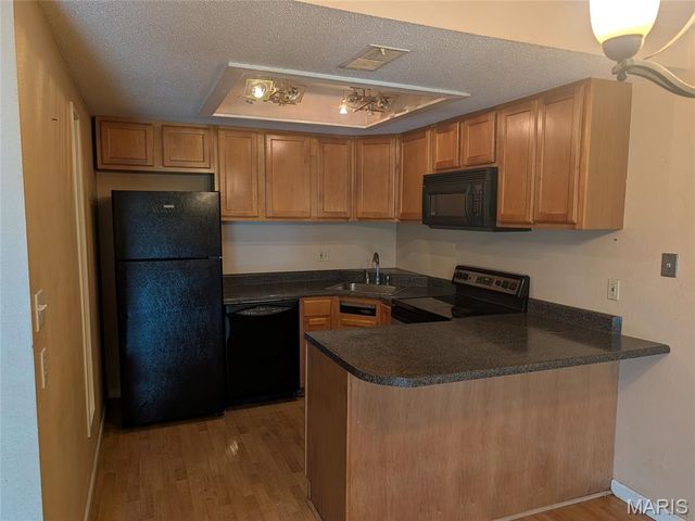 1380 Heritage Landing 7, St Charles, MO 63303