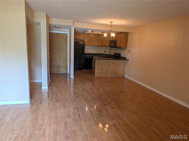 1380 Heritage Landing 7, St Charles, MO 63303