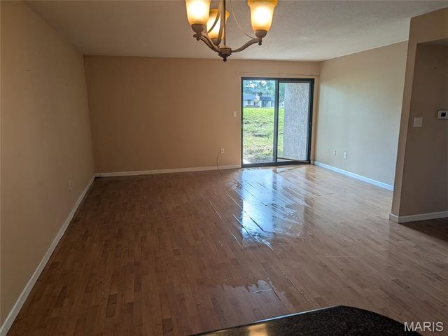 1380 Heritage Landing 7, St Charles, MO 63303