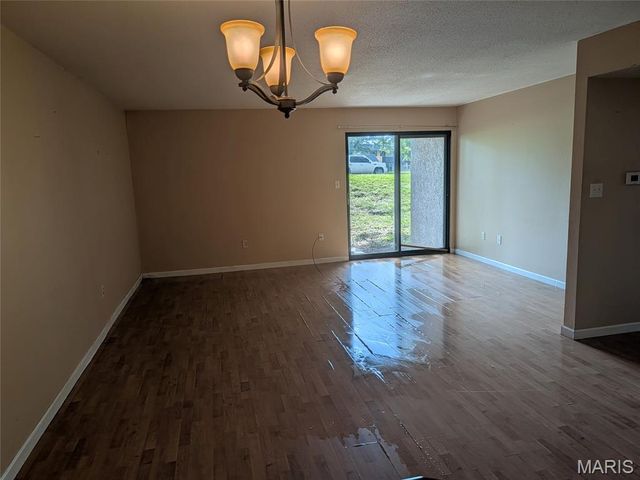 1380 Heritage Landing 7, St Charles, MO 63303