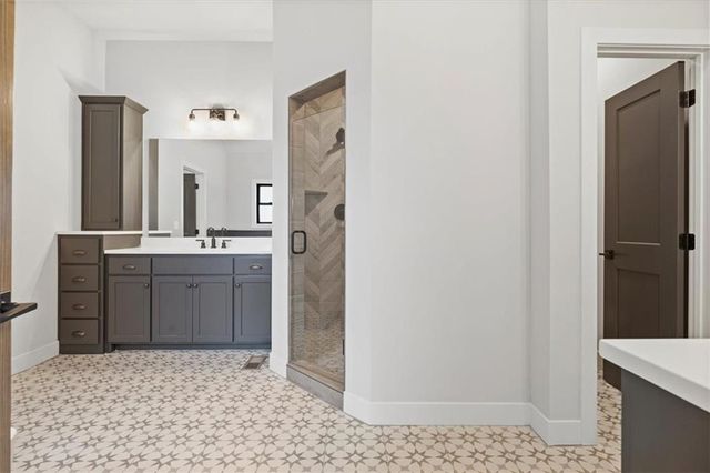 3222 SW Enoch Street, Lee's Summit, MO 64082