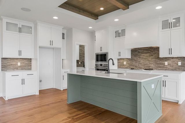 3222 SW Enoch Street, Lee's Summit, MO 64082