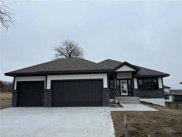 3222 SW Enoch Street, Lee's Summit, MO 64082