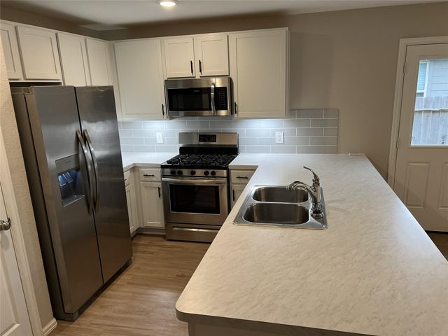 132 Pine Bend Court, Magnolia, TX 77354