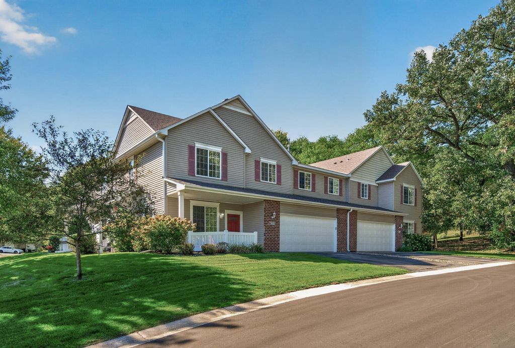 703 Maple Hills Drive D, Maplewood, MN 55117 — photo 2