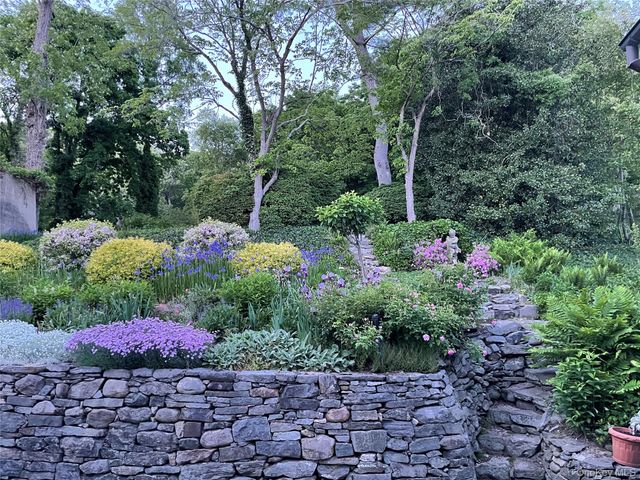 80 Shore Road, Cold Spring Harbor, NY 11724