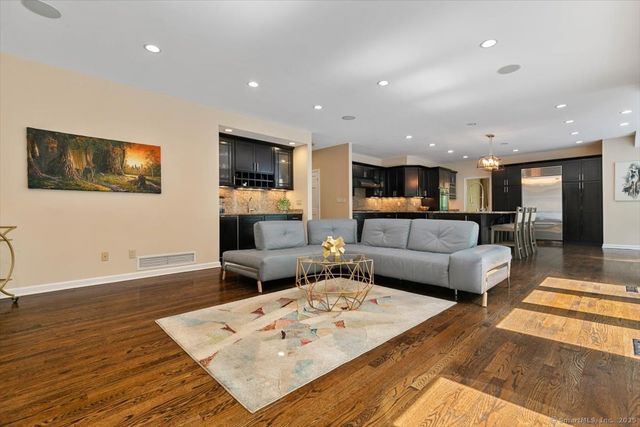 1 Mountaincrest Drive, Cheshire, CT 06410