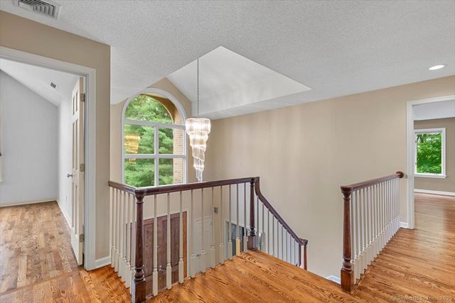 1 Mountaincrest Drive, Cheshire, CT 06410