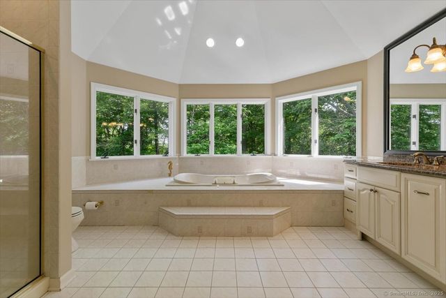 1 Mountaincrest Drive, Cheshire, CT 06410
