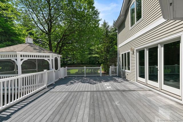 1 Mountaincrest Drive, Cheshire, CT 06410