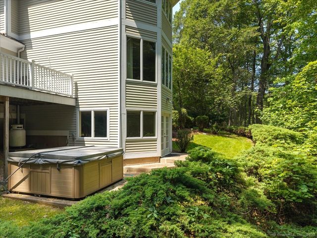 1 Mountaincrest Drive, Cheshire, CT 06410
