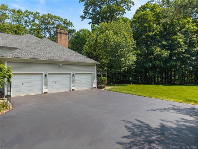 1 Mountaincrest Drive, Cheshire, CT 06410