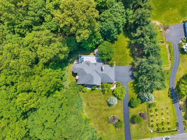 1 Mountaincrest Drive, Cheshire, CT 06410
