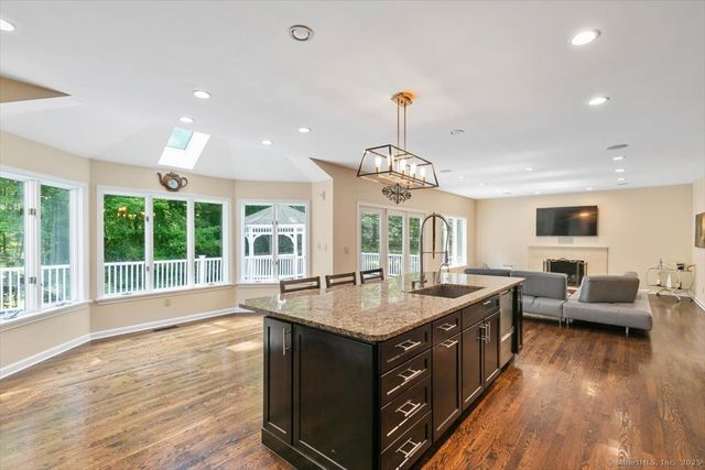 1 Mountaincrest Drive, Cheshire, CT 06410
