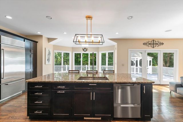 1 Mountaincrest Drive, Cheshire, CT 06410