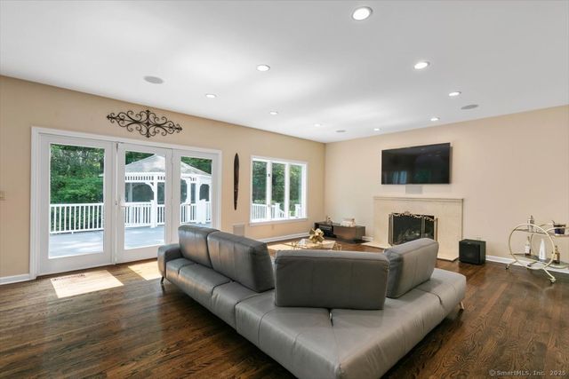 1 Mountaincrest Drive, Cheshire, CT 06410