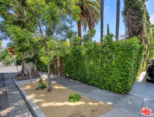 738 Westmount Drive, West Hollywood, CA 90069