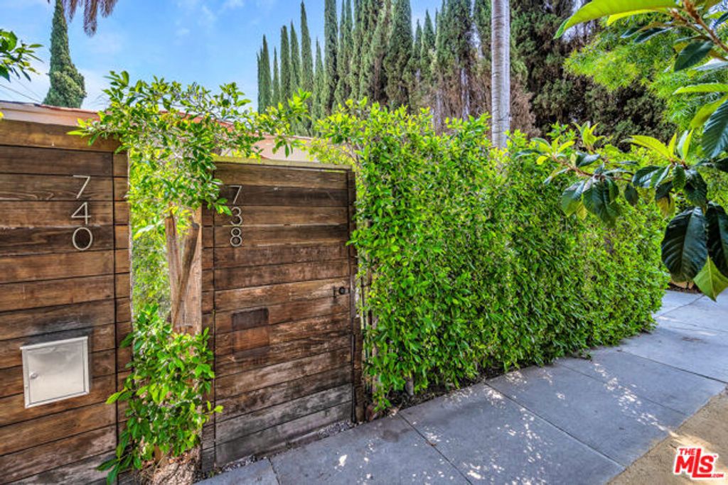 738 Westmount Drive, West Hollywood, CA 90069