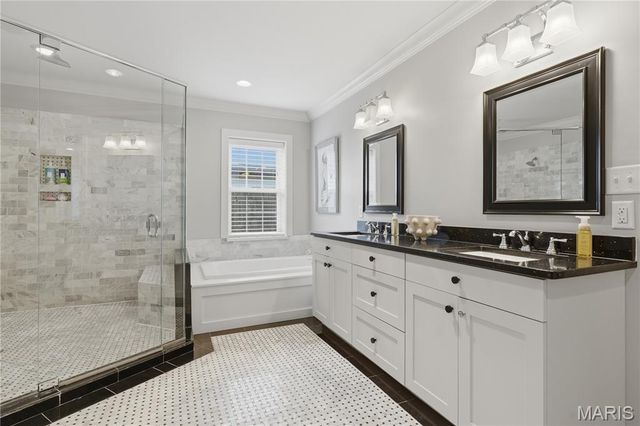 10 Hanley Downs, St Louis, MO 63117