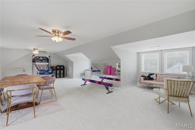 10 Hanley Downs, St Louis, MO 63117