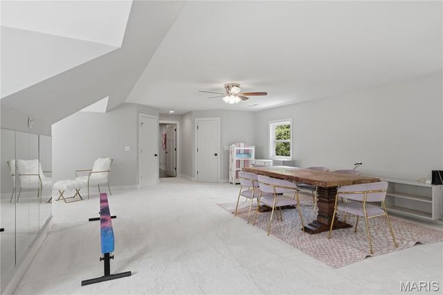 10 Hanley Downs, St Louis, MO 63117