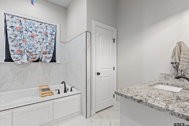 285 Heritage Way, Bullard, TX 75757