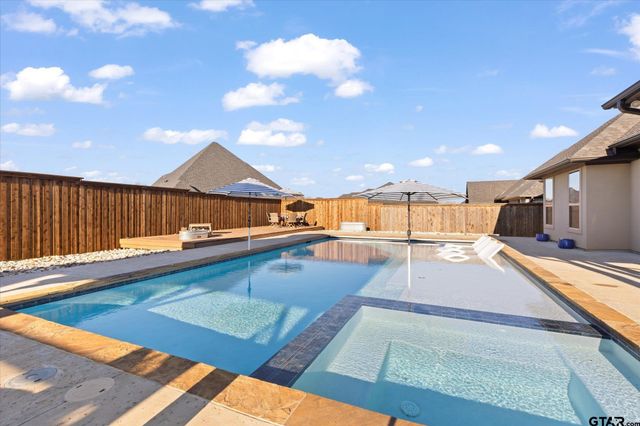 285 Heritage Way, Bullard, TX 75757