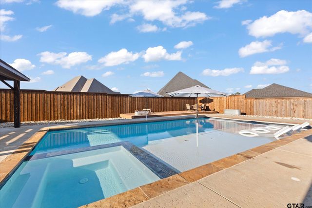 285 Heritage Way, Bullard, TX 75757