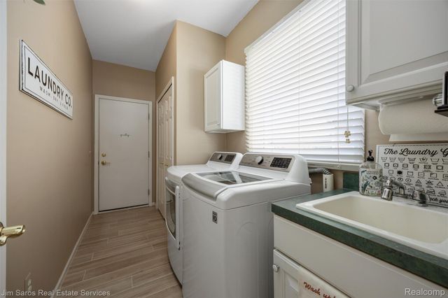 2243 Twin Islands Court, Ann Arbor, MI 48108