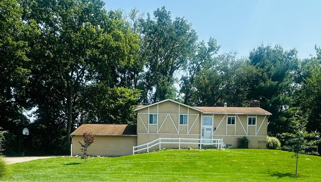 212 Pat Haven Drive, Pataskala, OH 43062