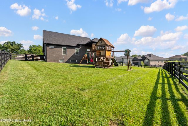 23 Ravens Wood, Taylorsville, KY 40071