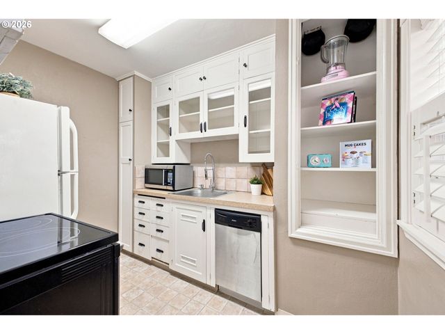 304 E 12TH St D, Vancouver, WA 98660
