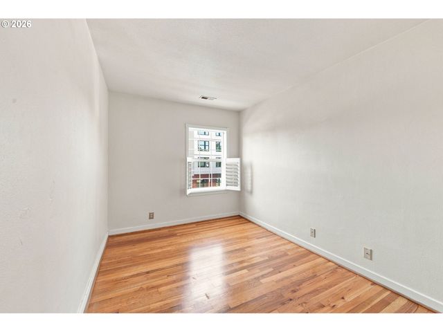304 E 12TH St D, Vancouver, WA 98660