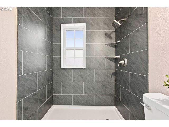 304 E 12TH St D, Vancouver, WA 98660