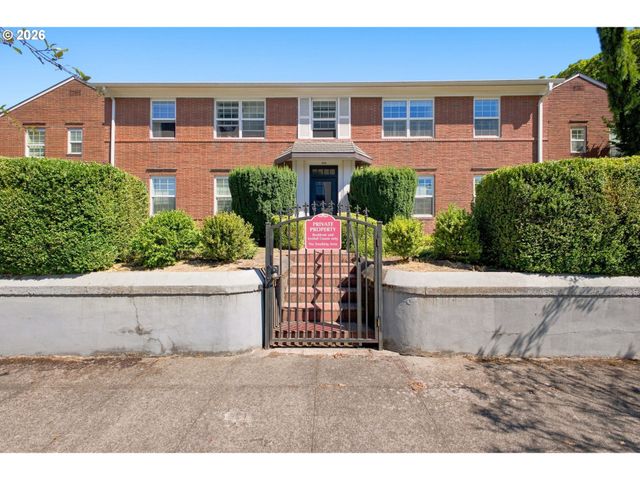 304 E 12TH St D, Vancouver, WA 98660