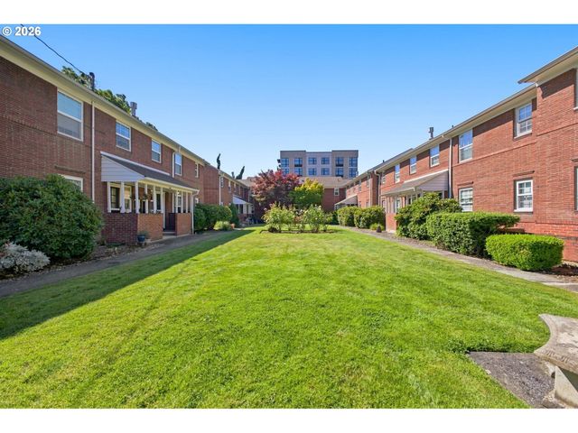 304 E 12TH St D, Vancouver, WA 98660