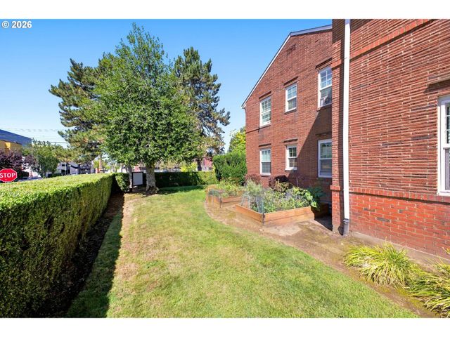 304 E 12TH St D, Vancouver, WA 98660