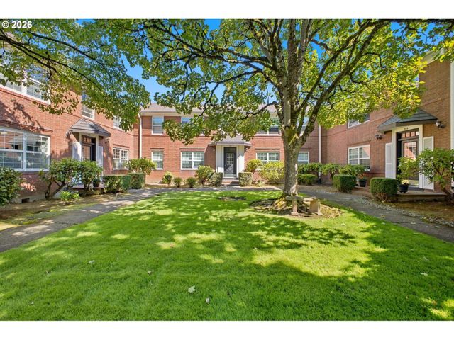 304 E 12TH St D, Vancouver, WA 98660
