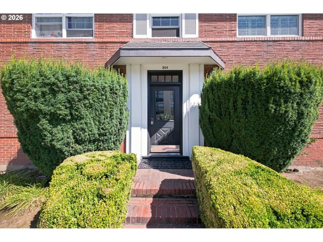 304 E 12TH St D, Vancouver, WA 98660