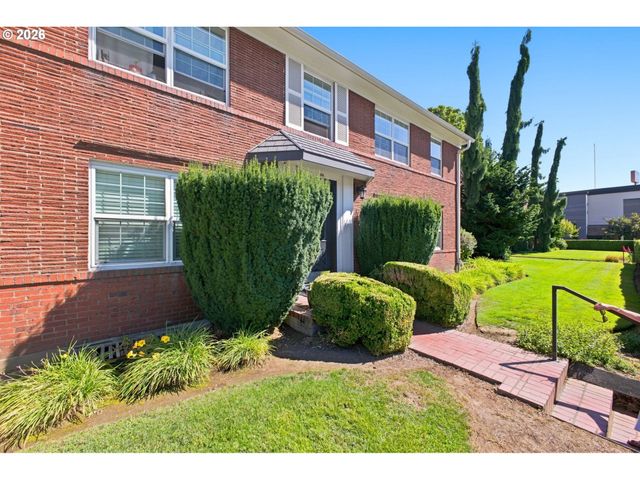 304 E 12TH St D, Vancouver, WA 98660