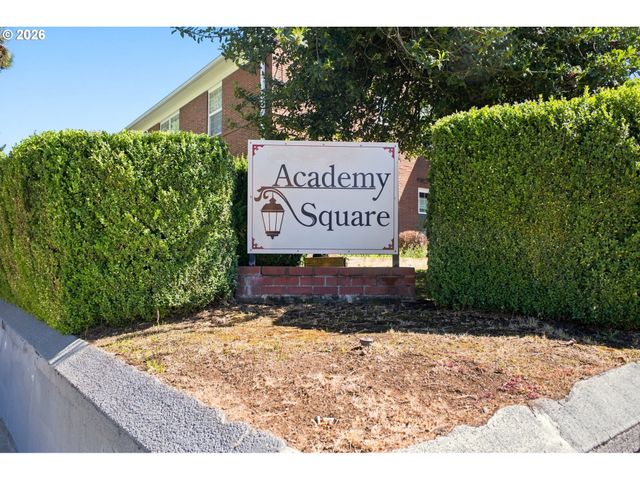 304 E 12TH St D, Vancouver, WA 98660