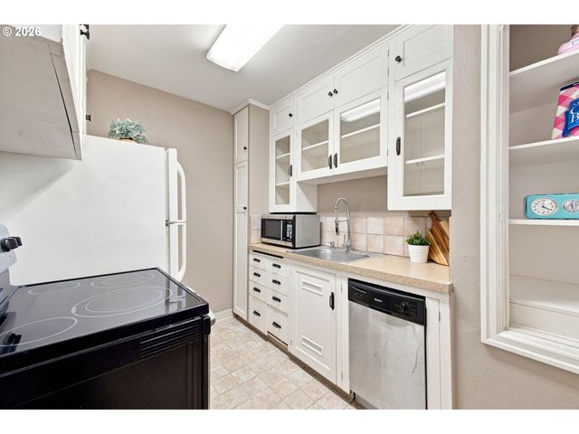 304 E 12TH St D, Vancouver, WA 98660