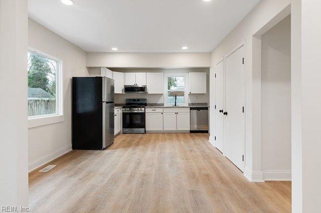 1300 Sunset DR, Norfolk, VA 23503