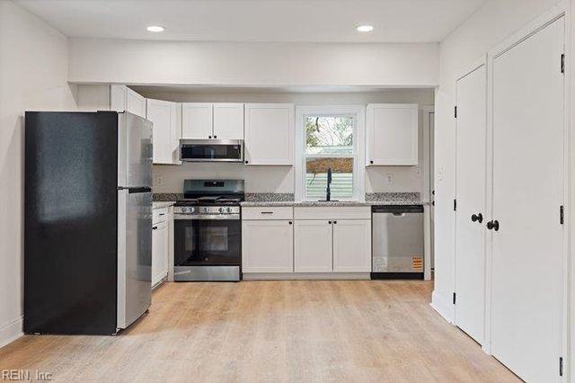 1300 Sunset DR, Norfolk, VA 23503