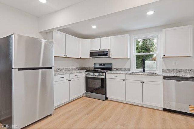 1300 Sunset DR, Norfolk, VA 23503