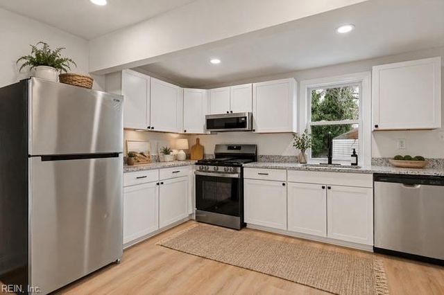 1300 Sunset DR, Norfolk, VA 23503