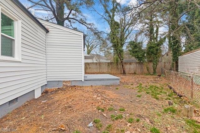 1300 Sunset DR, Norfolk, VA 23503